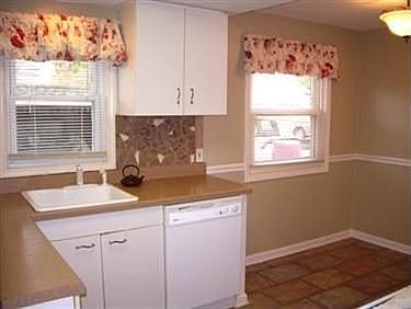 2nd image of 1555 Longwood Dr
