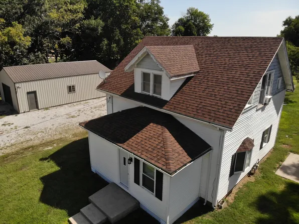 104 N Poplar St, Farina, IL 62838