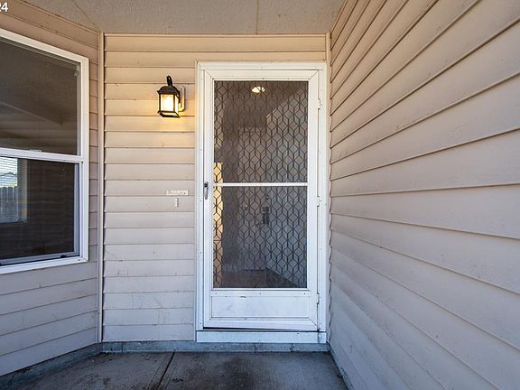 4th image of 9017 NE 92nd St