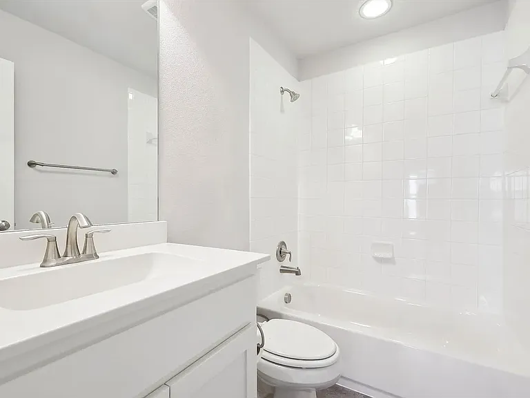 5012 Engleswood Trl — Photo 25