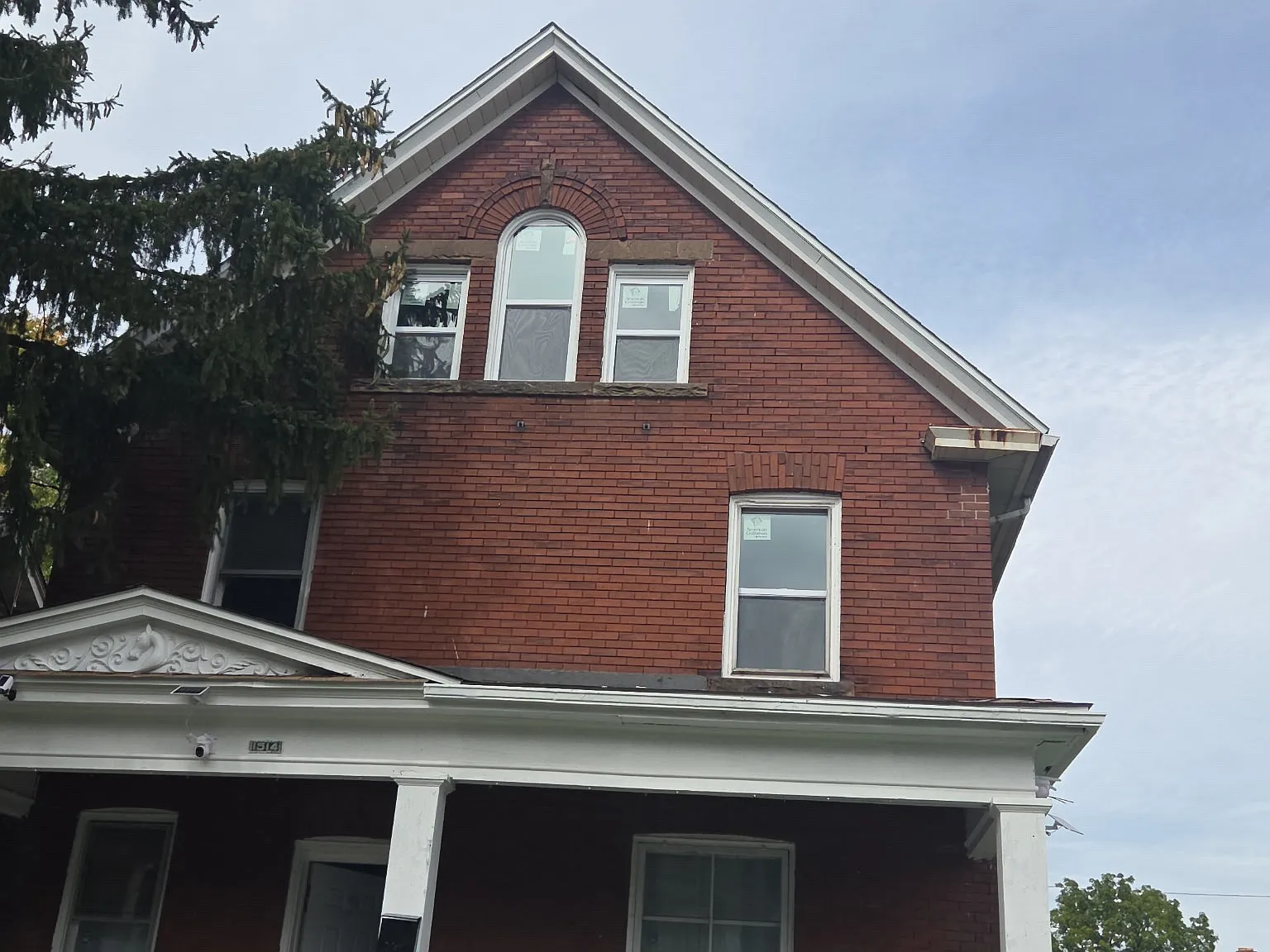 1514 Whitney Ave — Photo 1