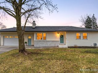 6566 Cherrywood Ave, Jenison, MI 49428