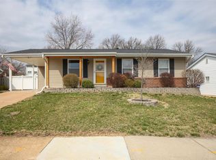 669 Green Hedge Dr, Fenton, MO