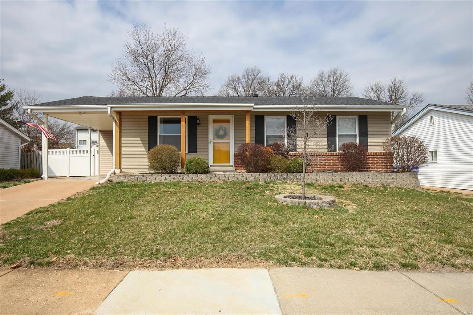 669 Green Hedge Dr photo 1