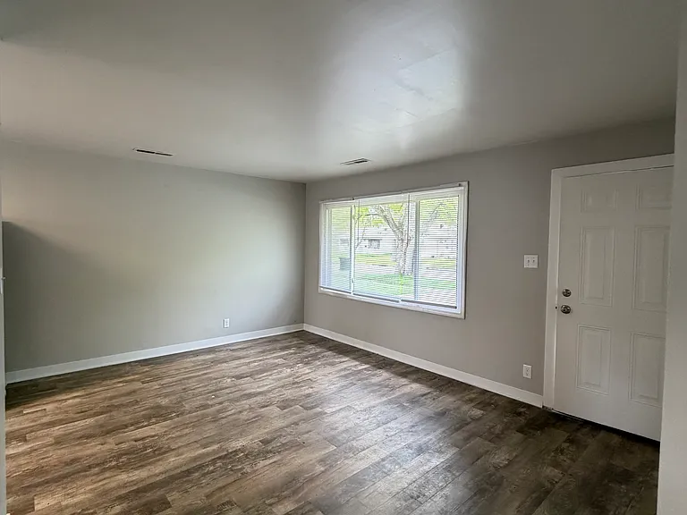 4935 Carolina St — Photo 6