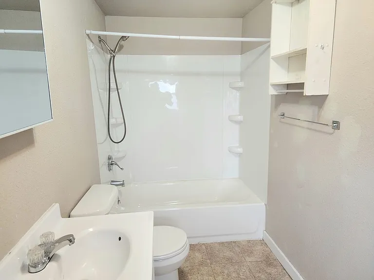 510 W 15th St #B — Photo 9
