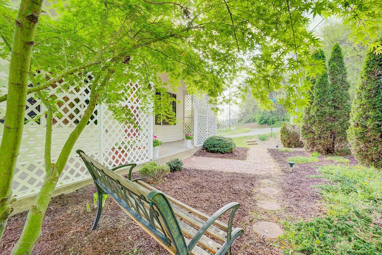 770 Riverland Rd SE — Photo 4