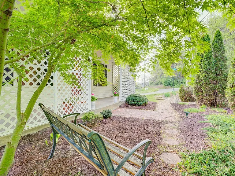 770 Riverland Rd SE — Photo 4