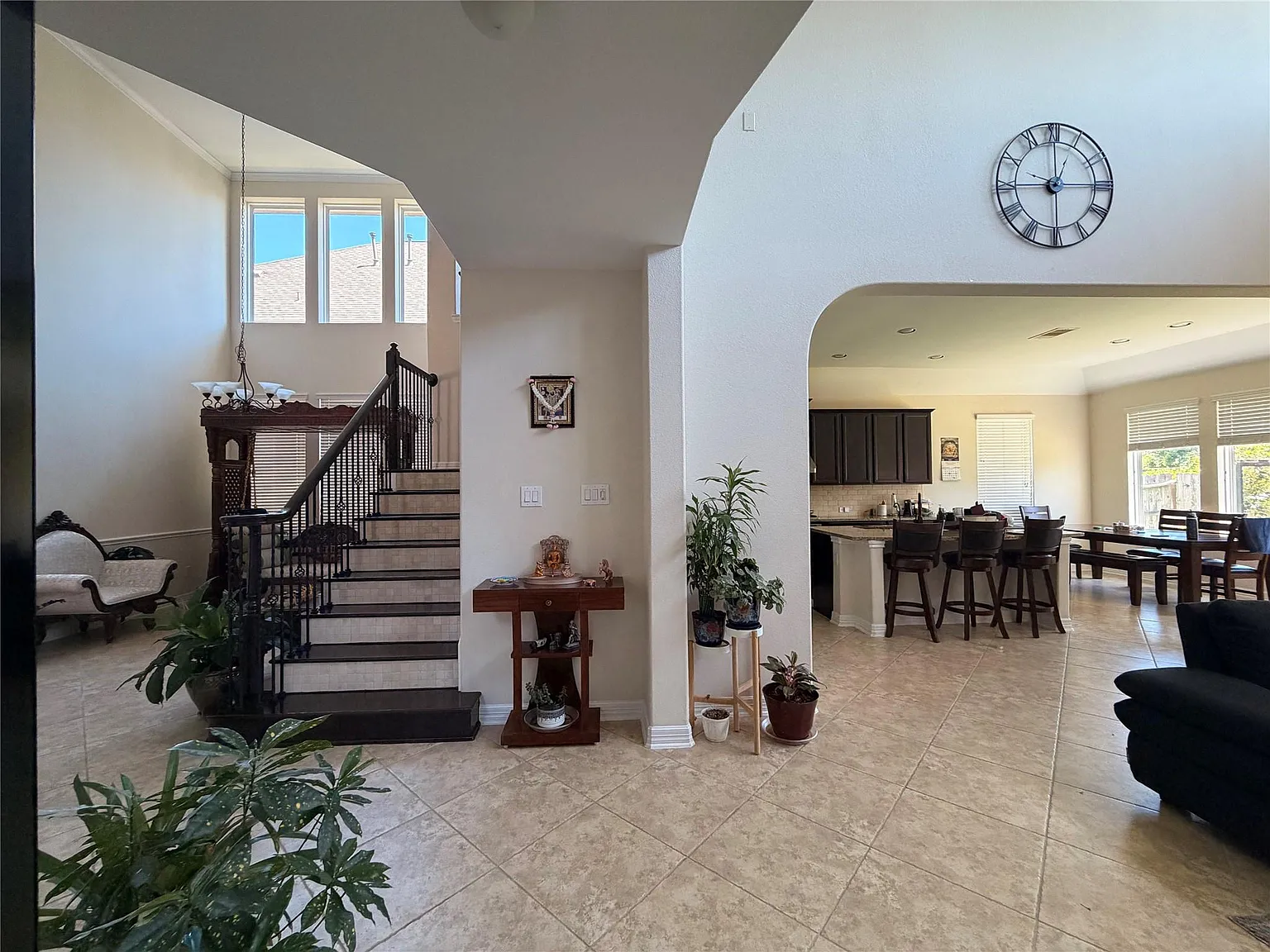 5 bed, 4.5 bath, 3875 sqft, $4,500 — Photo 3