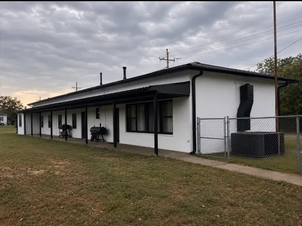 618 E Choctaw Ave, Nowata, OK 74048
