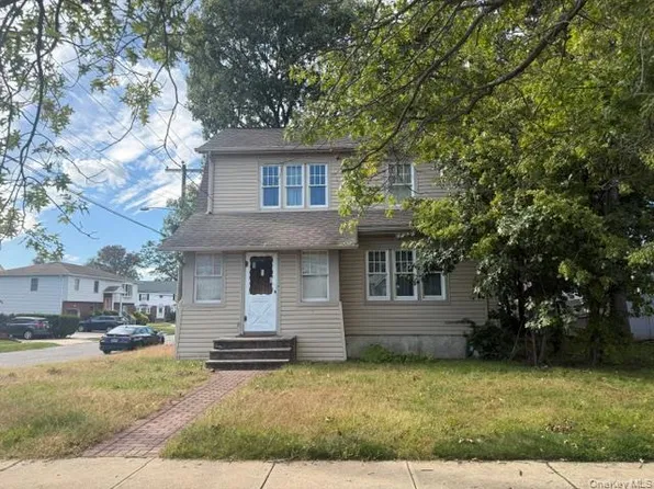 186 Rockaway Parkway, Valley Stream, NY 11580