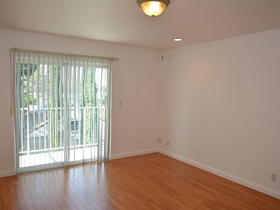 4th image of 10229 Silverton Ave