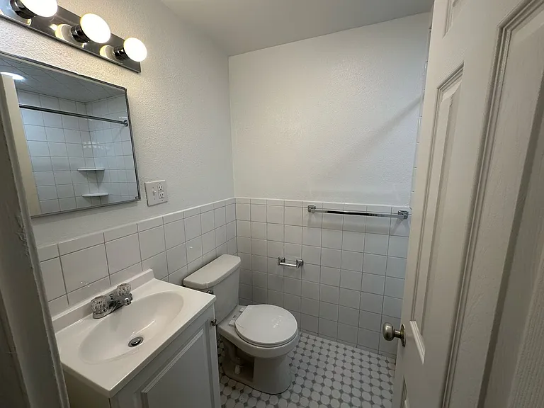 5424 Fifth Ave — Photo 46