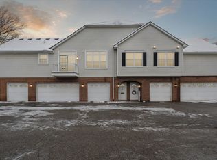 554 Olde English Cir, Howell, MI 48855