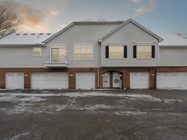 554 Olde English Cir, Howell, MI 48855