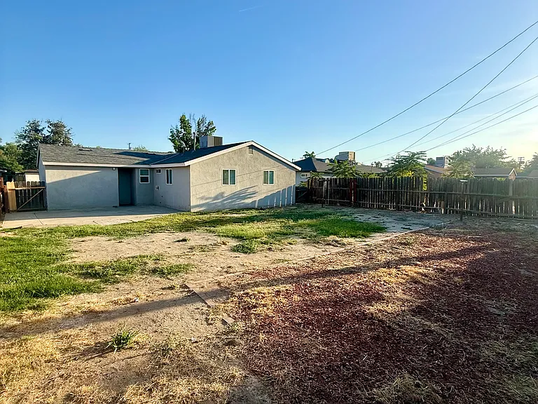 1016 Meredith Dr — Photo 15