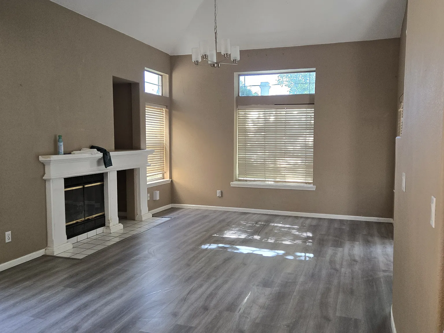 3 bed, 2.5 bath, 1577 sqft, $2,500 — Photo 3