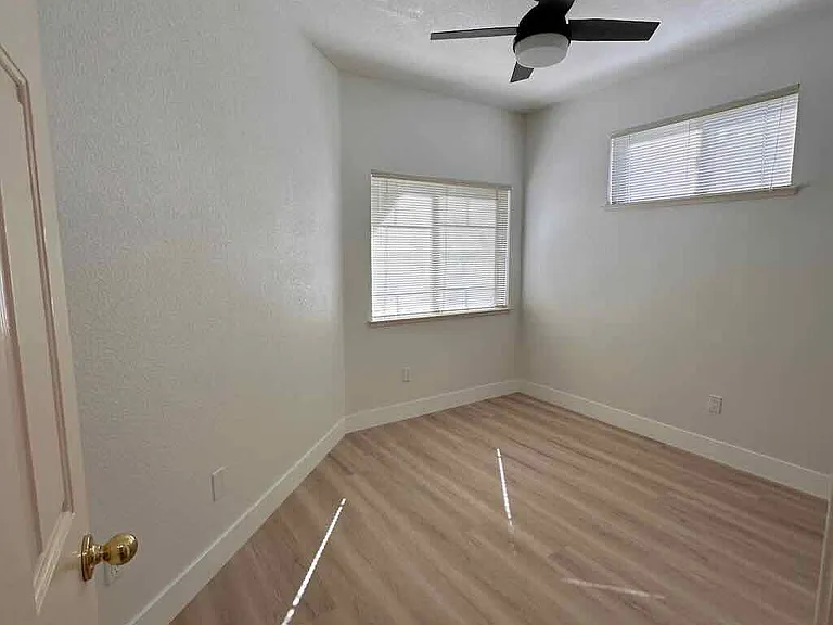 5662 Murrell St — Photo 18