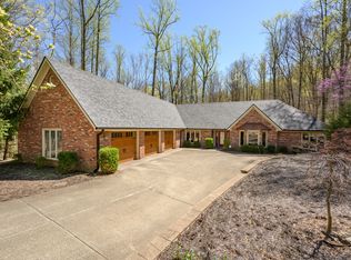 2045 Silver Fox Dr W, Martinsville, IN