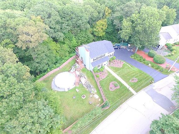 2nd image of 20 Eagle Nest Dr