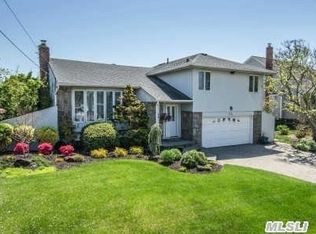 14 Riviera Dr E, Massapequa, NY 11758