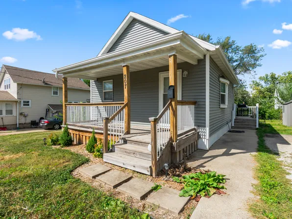 207 Packard St, Bloomington, IL 61701