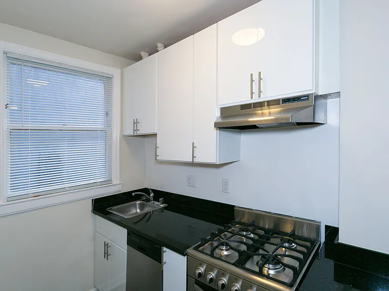 650 Ellis — Photo 11