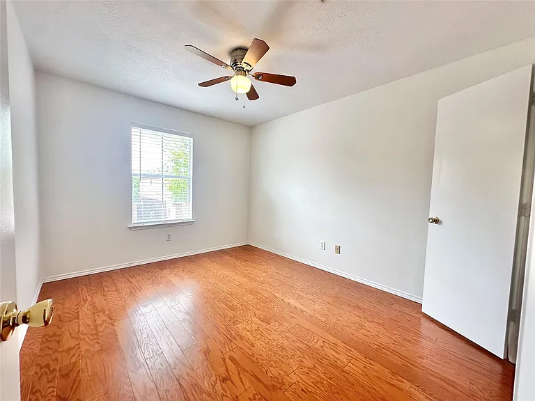 8223 Golf Green Cir — Photo 29