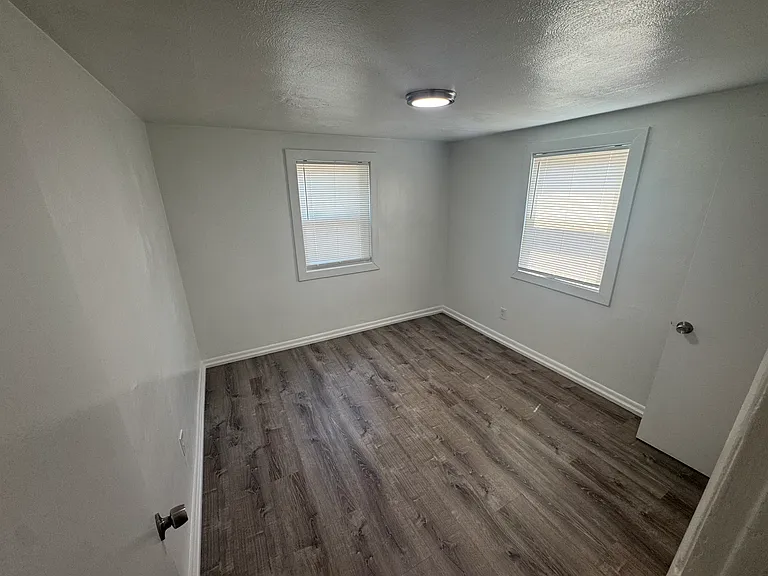 100B W Cummings Ave #B — Photo 8