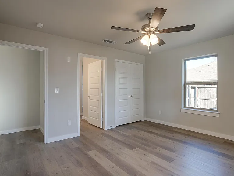 305 Bentley Dr — Photo 12