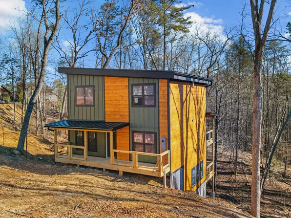 613 Country Oaks Dr, Pigeon Forge, TN 37863