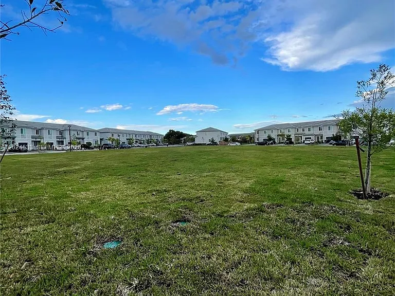 708 SE 13th Ct — Photo 22