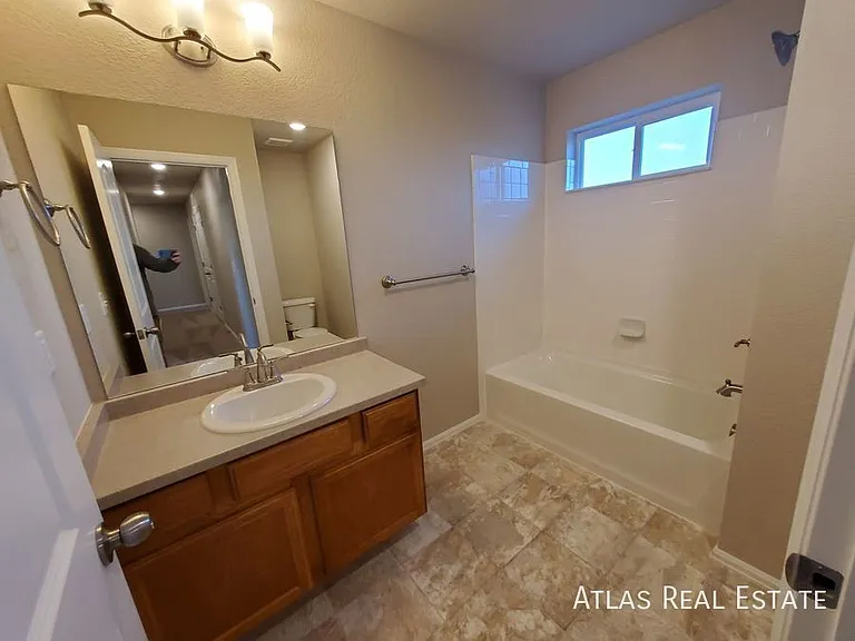 710 Finch Dr — Photo 17