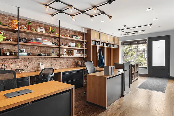 Sold by Compass | media 18