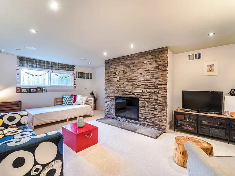 1090 Ruthina Ave — Photo 7