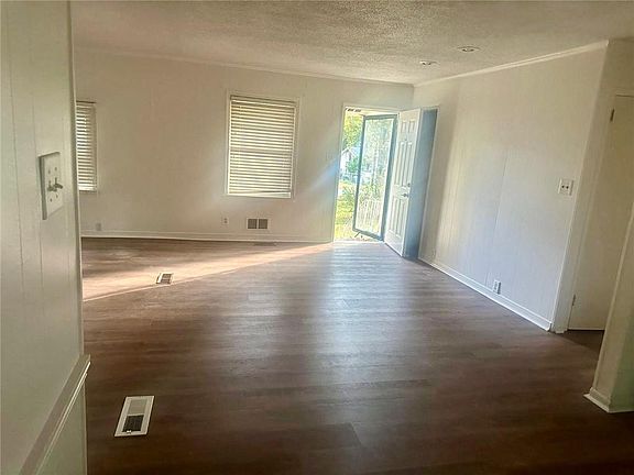 2nd image of 2959 Reynolds Dr