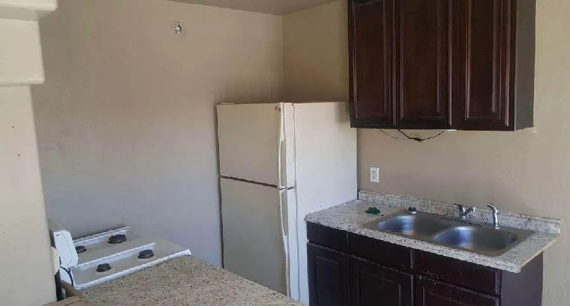 1 bed, 450 sqft, $850 — Photo 2
