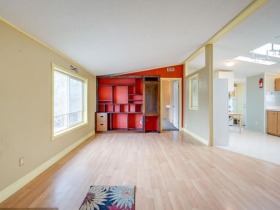 4th image of 255 NW Golden Hills Dr Space 15