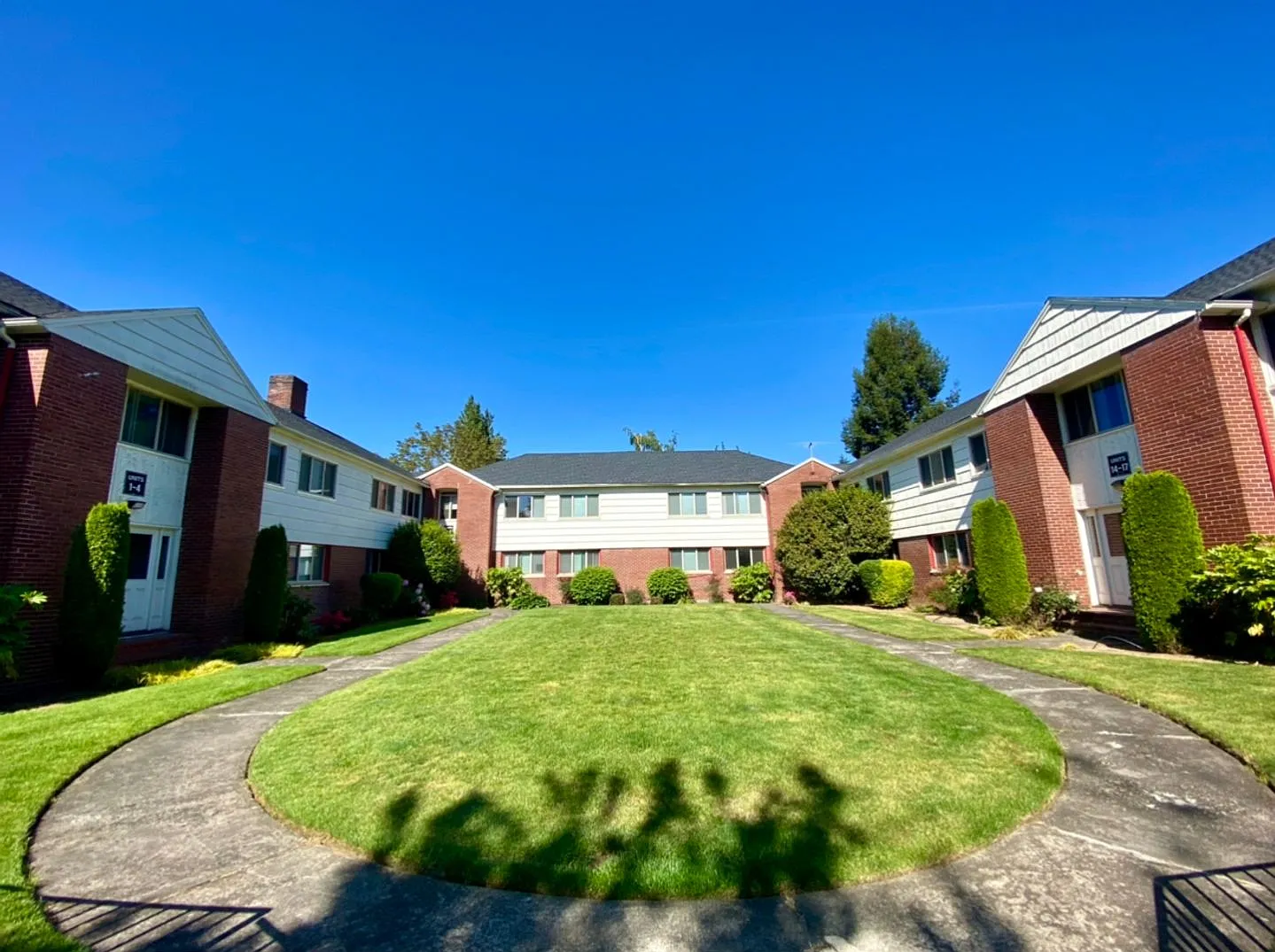 Tucked Away North Tabor Beauty~ Main Floor 2 Bedroom w/ Wood Floors~ Bike Storage~ Off Street Par... — Photo 1