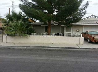 26 Shadow Ln, Las Vegas, NV 89106