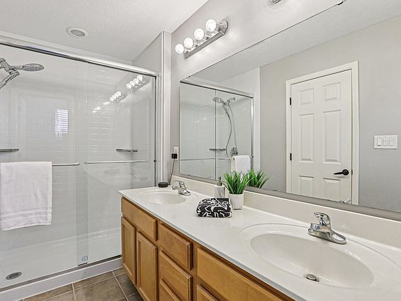 3rd image of 5703 Polk Dr #203