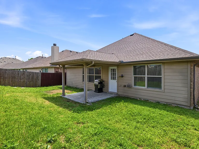 2201 Willow Creek Dr — Photo 20