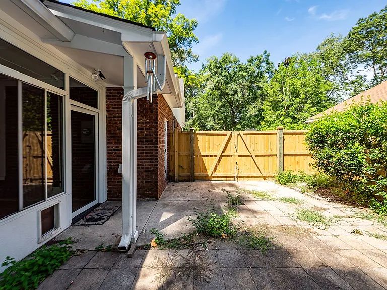 109 Runnymede Ln — Photo 47