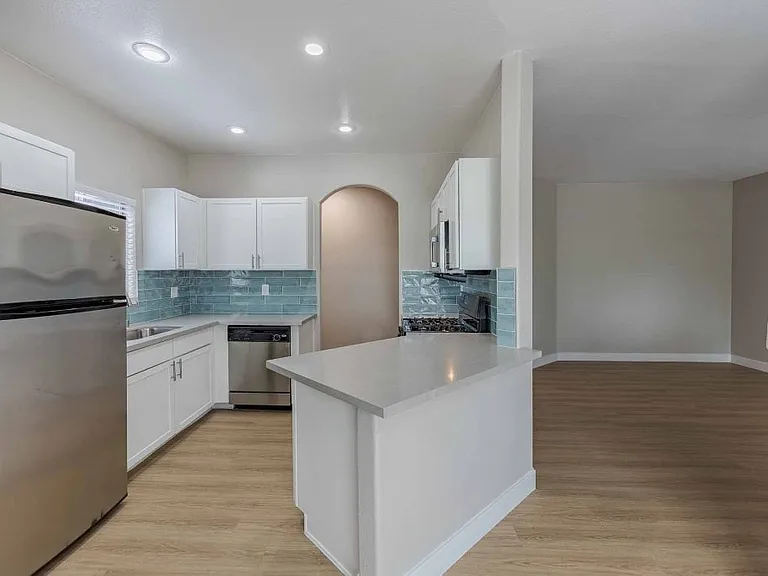 The Avondale — Photo 12