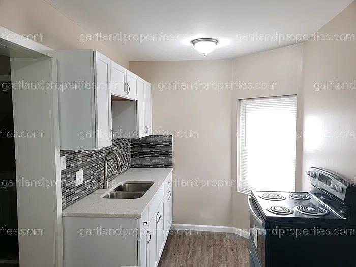 203 Ross Ave #3