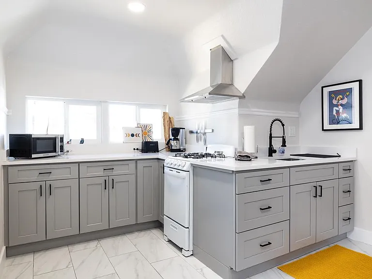 1554 Vine St #4 — Photo 8