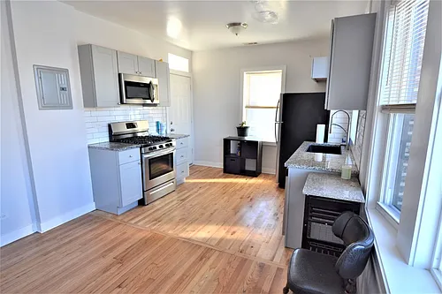 5600 Western Photo 1