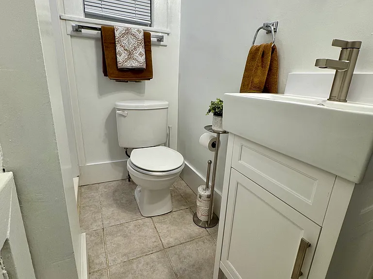 1sr floor bath