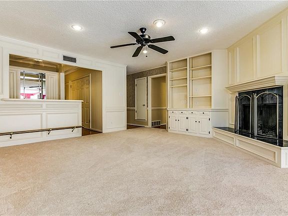 4th image of 1113 Crest Park Dr