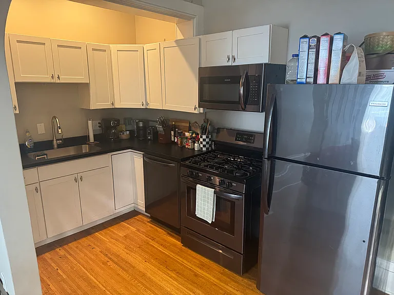 207 S Plymouth Ave #8 — Photo 2